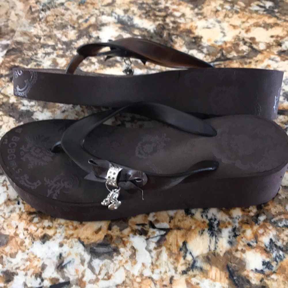 💕BCBGirls Wedge Flip Flops Sandals.Size 6 💕🌸🏖 - Picture 2 of 6
